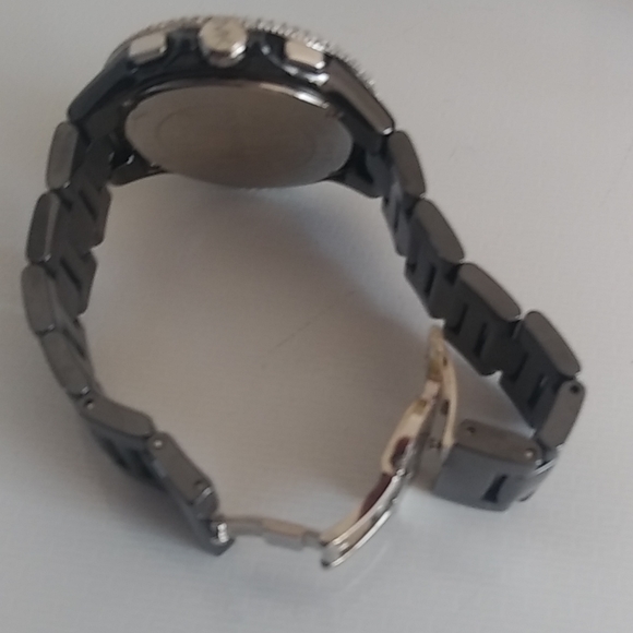 Women watch - Picture 3 of 4